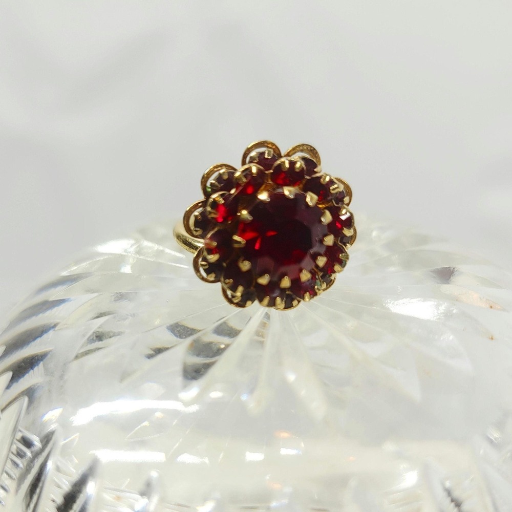 Vintage Sarah Coventry Red Rhinestone Ring Gold Tone Floral Cluster Adjustable